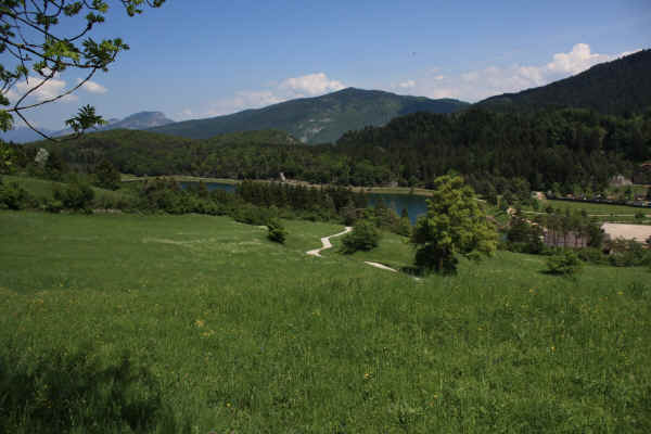 Scorcio sul Lago carsico di Andalo e sul monte Fausior