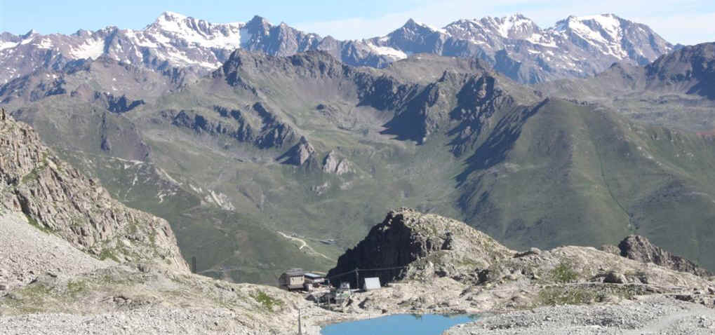 Veduta verso nord dal Passo Presena