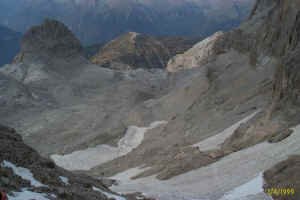 Il Rifugio 12 Apostoli dalla Bocchetta dei due denti 