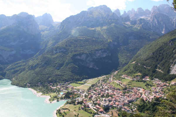 Molveno, il lago e il Gruppo di Brenta