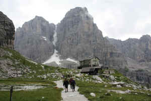 Rifugio Brentei con Cima Tosa e Crozzon di Brenta