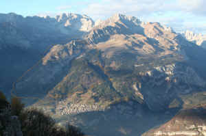 San Lorenzo in Banale con Prada val Dor cima Ghez e la Val Ambiez