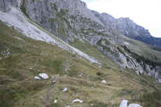 Sentiero delle Palete, Dolomiti di Brenta, n.306 verso il bivio della Dena
