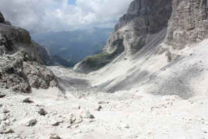 Discesa lungo la Val Brenta verso il Rifugio Brentei